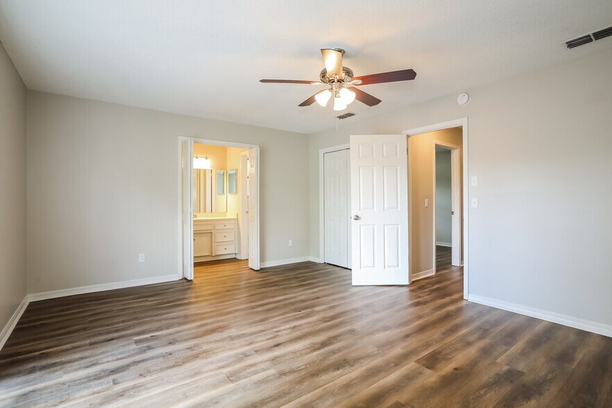 Building Photo - 927 Ridgewall Ct