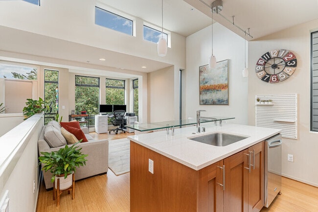 Building Photo - 1816 11th Ave