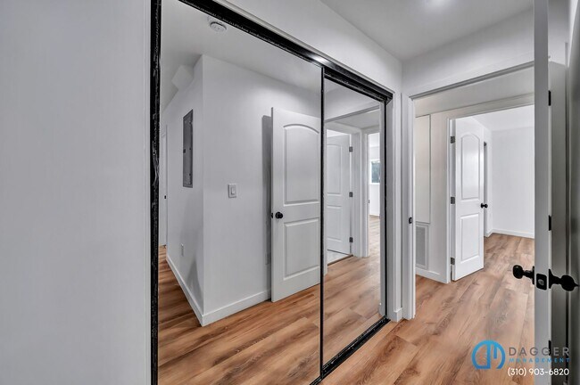 Building Photo - 11845 Hamlin St