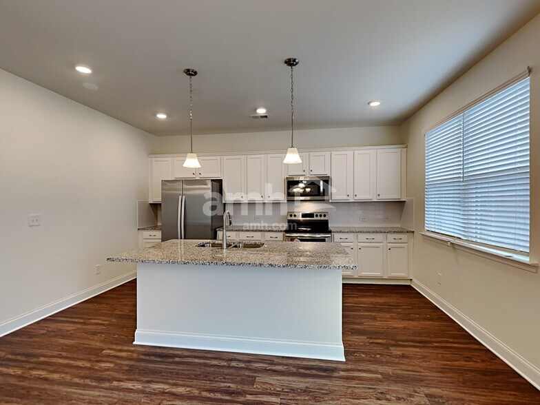 Building Photo - 8105 Brookbend Dr