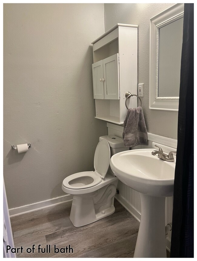 Building Photo - 1001 Main St