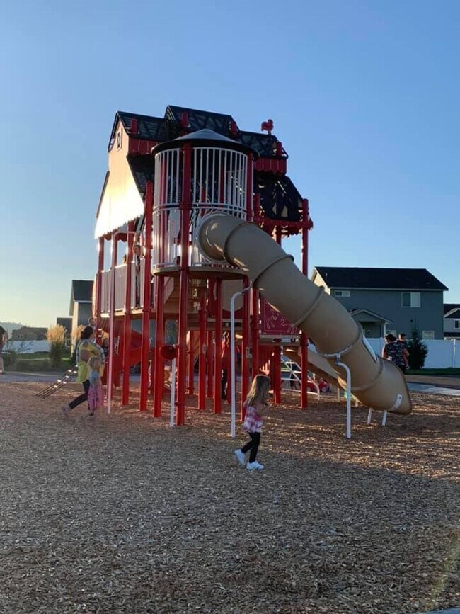 Building Photo - Great Post Falls Location!