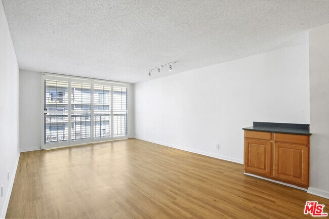 Building Photo - 10751 Wilshire Blvd