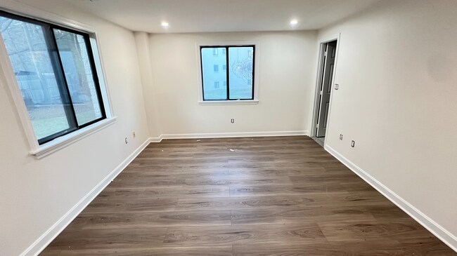 Building Photo - 295 W Wyoming Ave