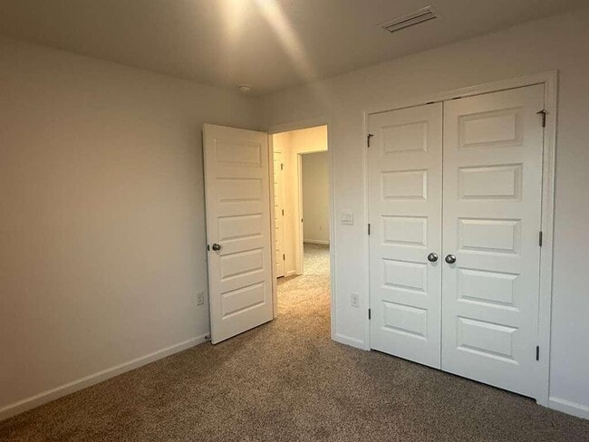 Building Photo - 128 Bluebeech St