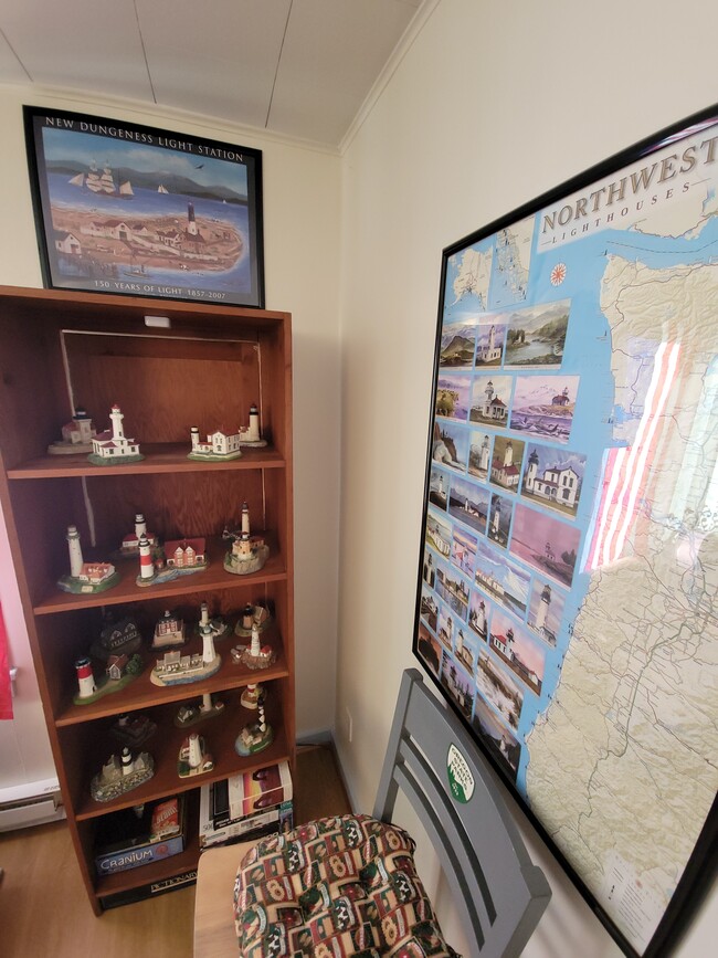 Building Photo - 211-212 W 13th St