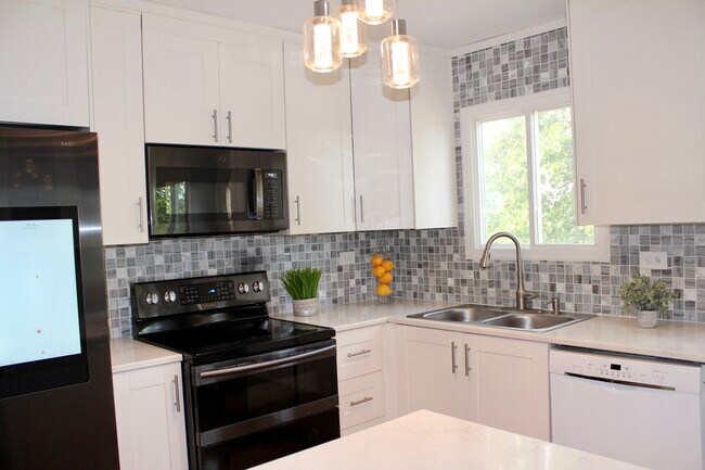 Building Photo - 2510 Ravinia Ln