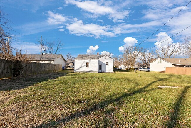 Building Photo - 3 bed / 1.5 Bath Home!