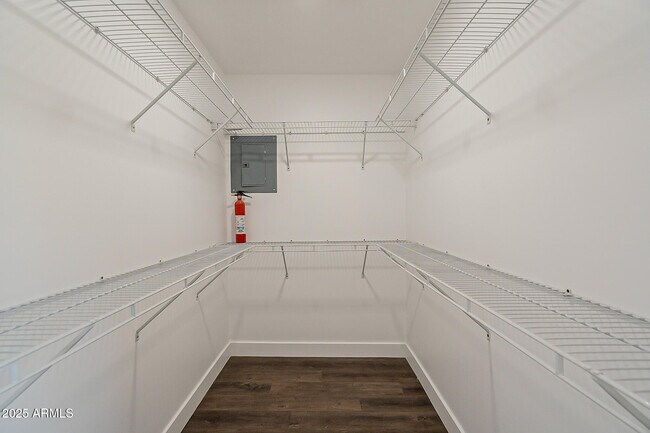 Building Photo - 1316 E Lemon St