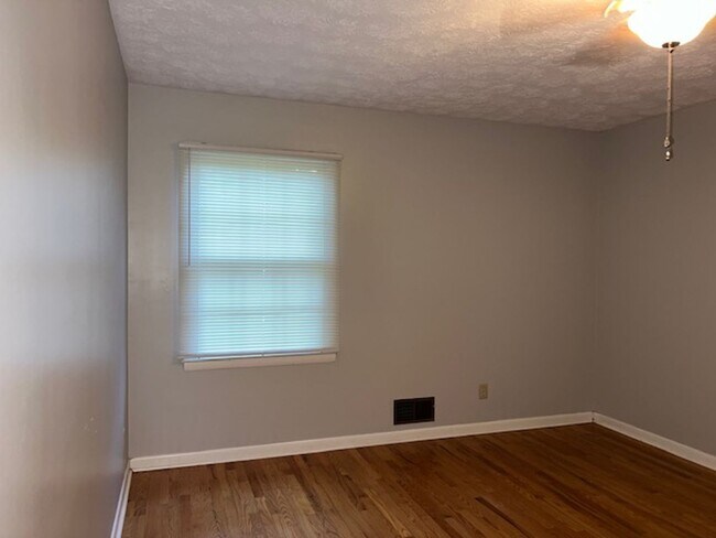 Building Photo - 235 Weatherly Woods Dr