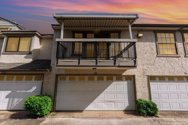 Building Photo - 8750 Park Ln