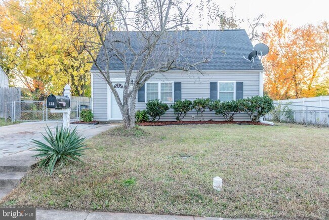 Primary Photo - 121 Cabbel Dr