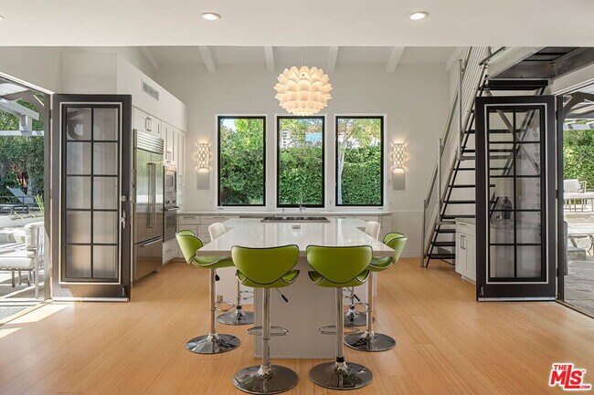 Building Photo - 1323 Club View Dr