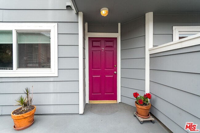 Building Photo - 4744 Ben Ave