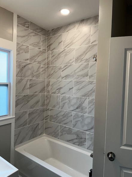 Building Photo - 401 E 15th St