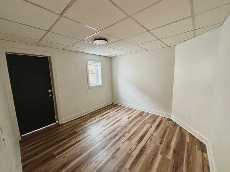 Bedroom facing exterior door - 520 Fremont St