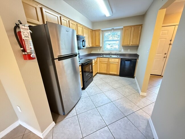 Building Photo - 1625 Martin Bluff Rd