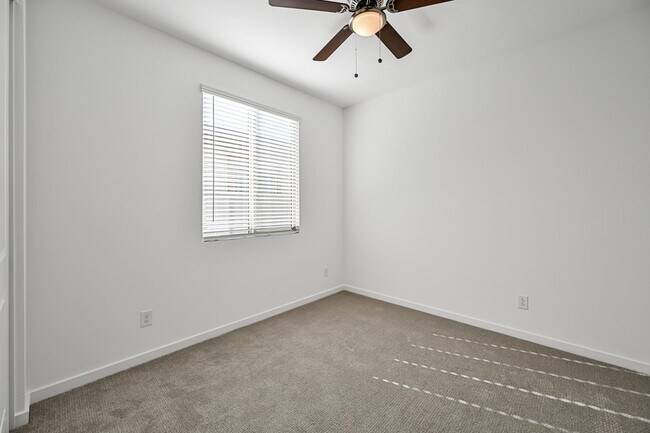 Building Photo - 25244 W Wayland Dr