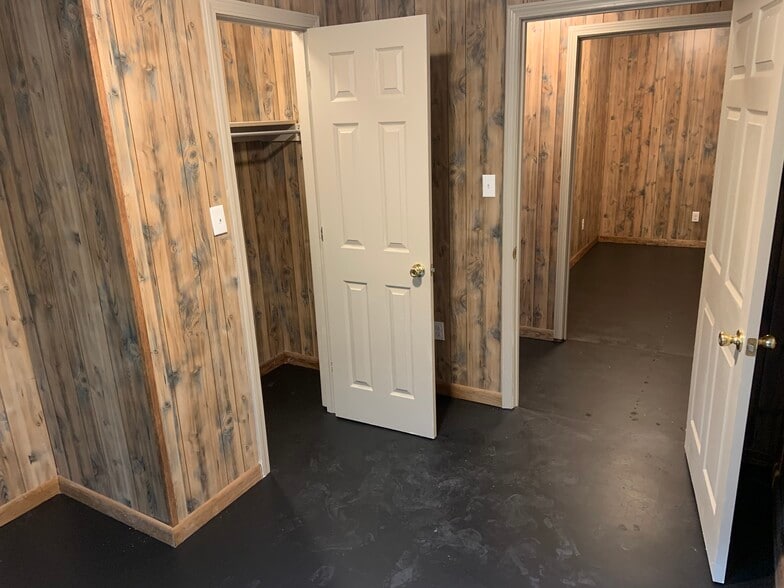 Building Photo - 614 N 13th Ave