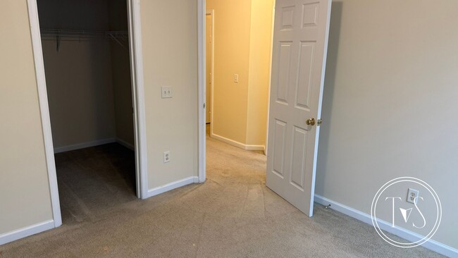 Building Photo - RATE DROP ALERT! (was $2100/month)