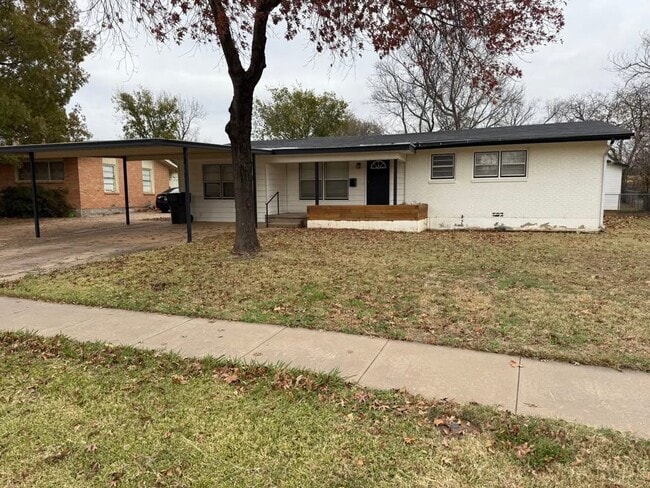 Building Photo - 4511 Spencer Dr