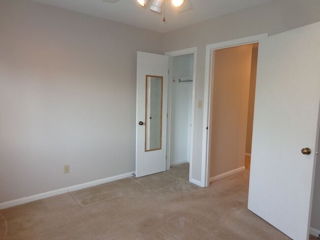 Building Photo - Shadowlawn - Shadow Cove Condominiums