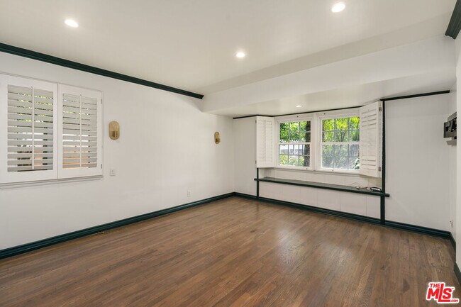 Building Photo - 22417 Dolorosa St