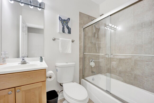 Building Photo - 870 N Milwaukee Ave