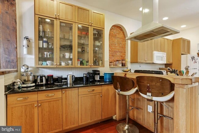 Building Photo - 1116 Monroe St NW