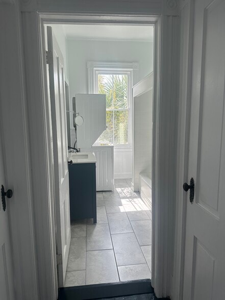 Building Photo - 111 E 39th St