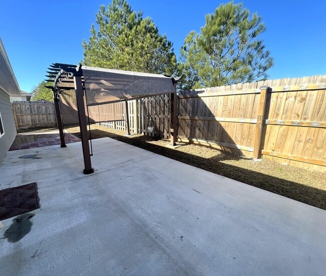 Building Photo - 729 Royal Oaks Dr