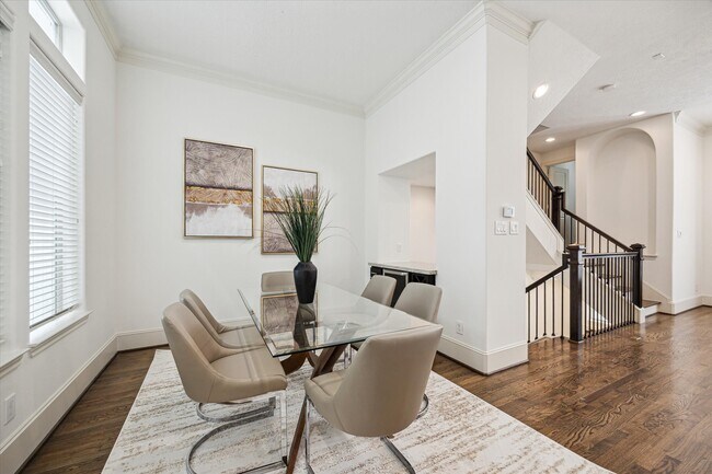 Building Photo - 1124 W 24th St