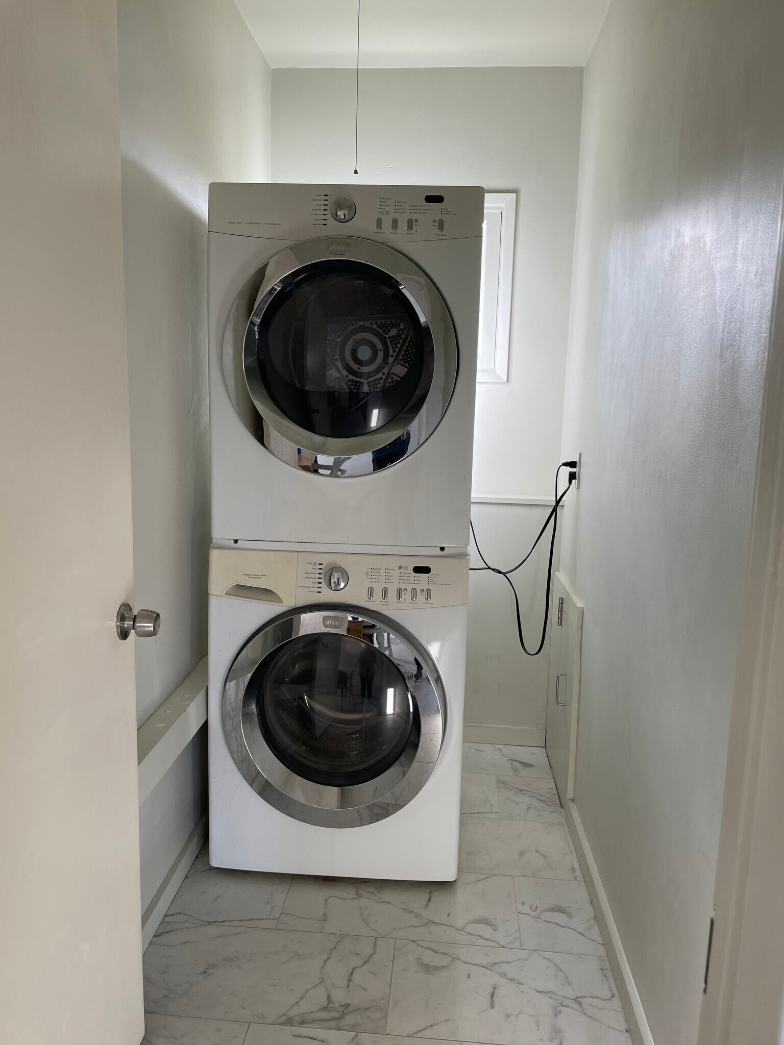 Laundry and storage room - 609 N Mariposa Ave