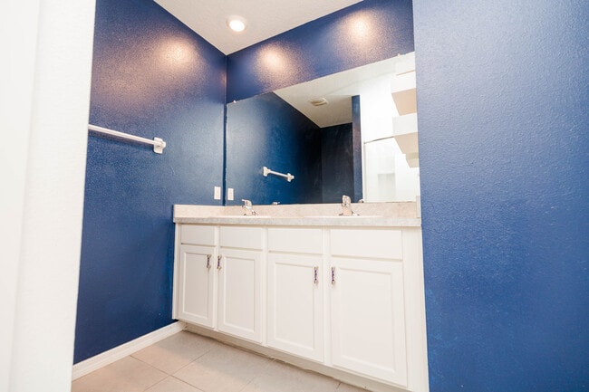 Building Photo - 6777 Longboat Dr