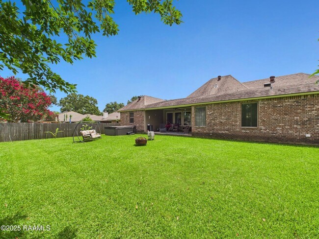 Building Photo - 130 Dove Cir