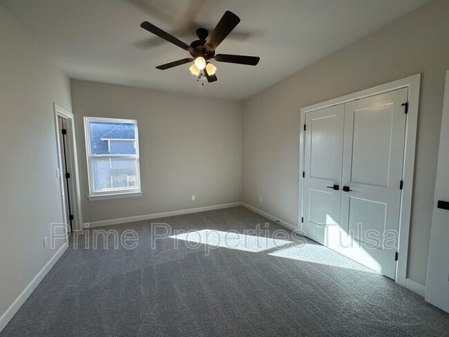 Building Photo - 1022 E Delmar Pl