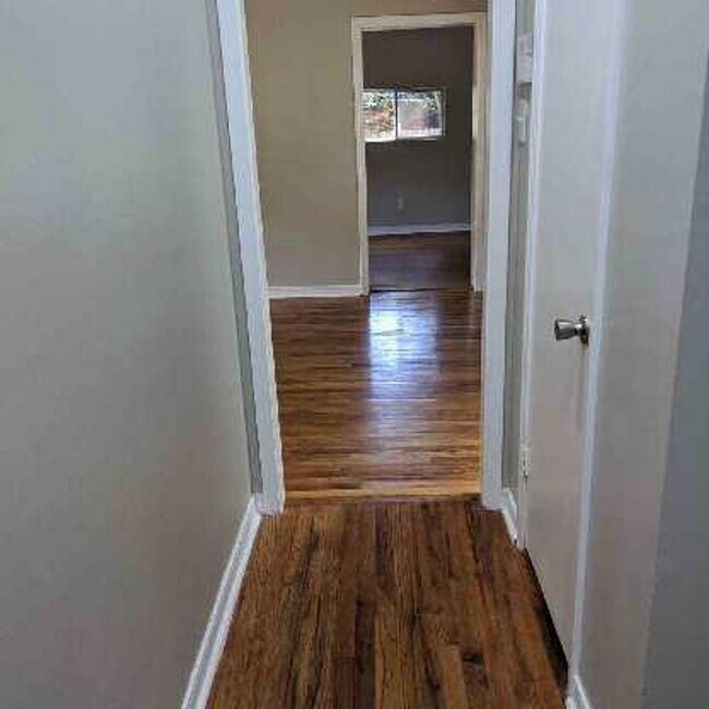 Building Photo - Brick Home 3 bed 2 bath