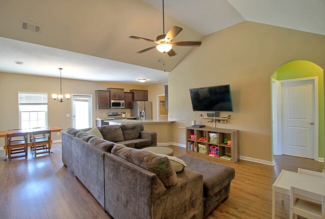 Building Photo - 50 Sunflower Cir NE