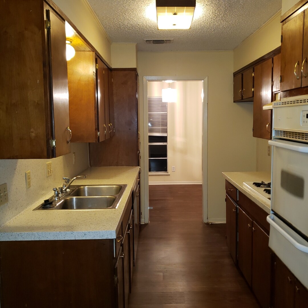 Building Photo - 2308 Lake W Dr