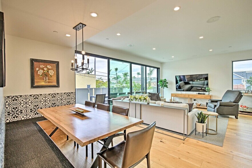 Building Photo - 1010 5th St