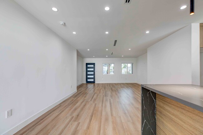 Building Photo - 1613 N Niagara St