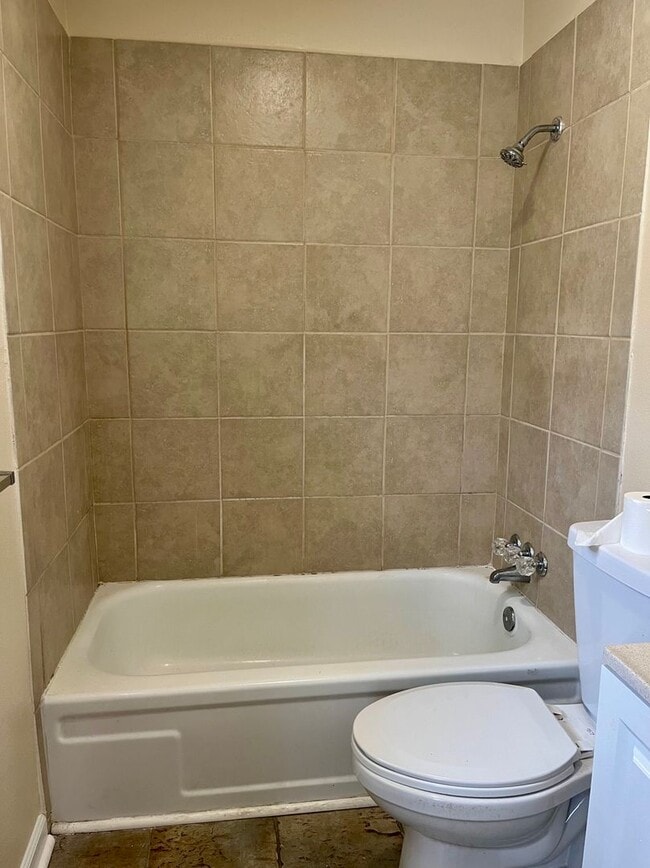 Building Photo - St. Amant 3br/2ba house for