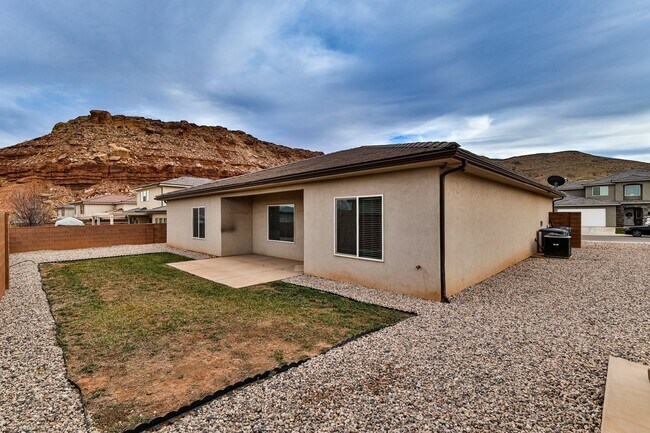 Building Photo - Comfort & Style: Spacious 3-Bed, PLUS LARGE OFFICE, 2-Bath Retreat in DESERT CANYON"