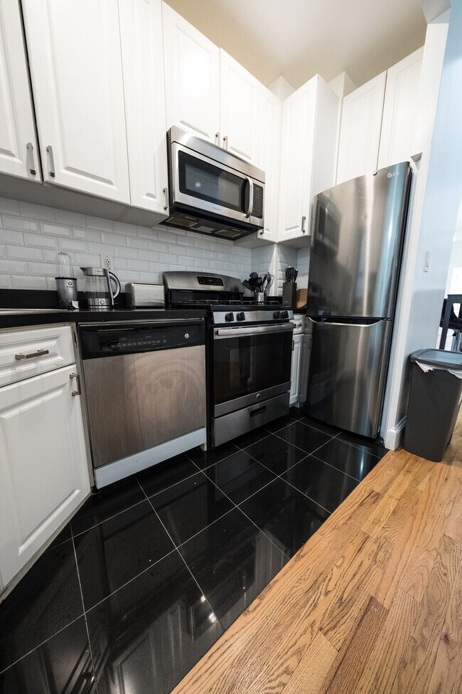 Building Photo - 230 W 113th St