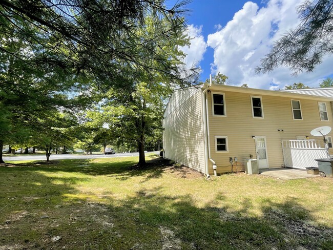 Building Photo - 200 Janie Ln