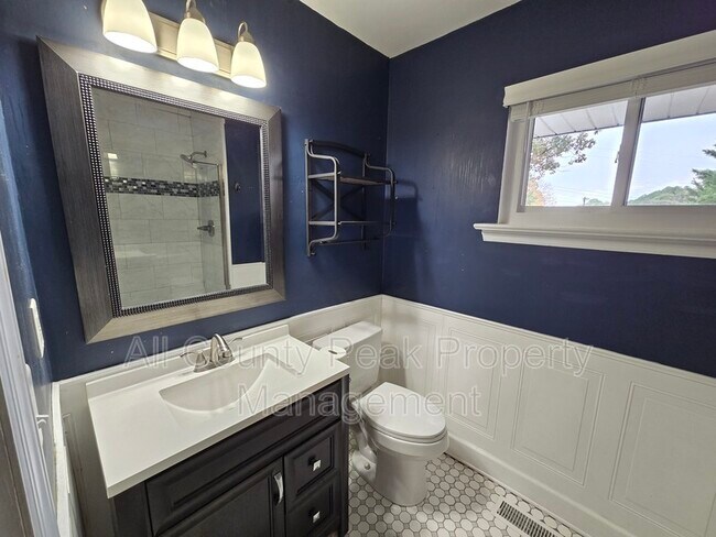 Building Photo - 3934 Kensington Dr