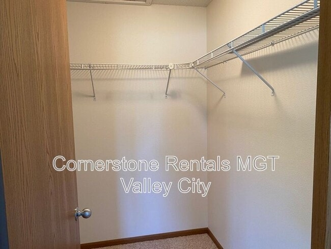 Building Photo - 508 10th Ave SE