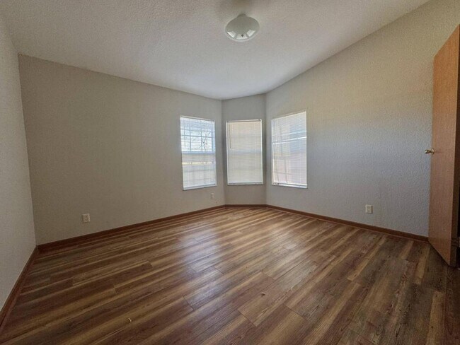 Building Photo - 190 Dan Sparrow Rd