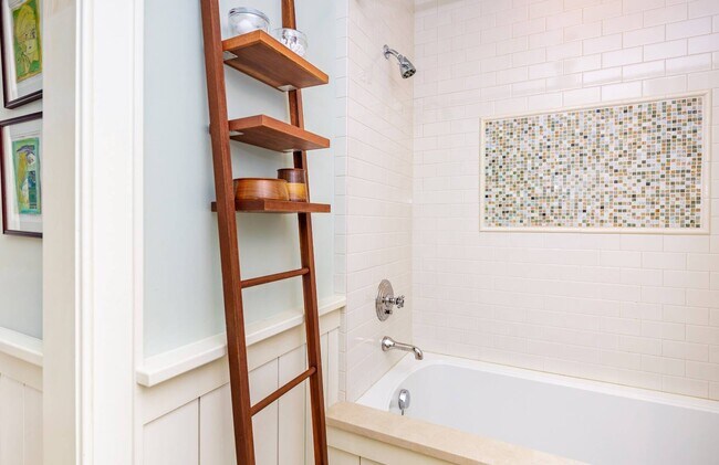 Building Photo - 32 Sagg Rd