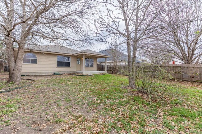 Building Photo - 2476 Medina Dr